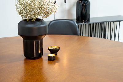 Venture Home Copenhagen & Polar Runt Matbord ⌀140 Brun + 6 st Matstolar Svart