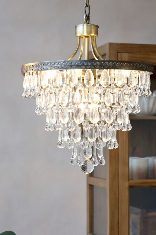 Chiq Antique Versailles Ljuskrona med droppformade glasprismor