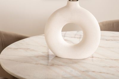 Venture Home Berit & Estelle 4 st Matstolar Beige + Runt Matbord ⌀106 Vit