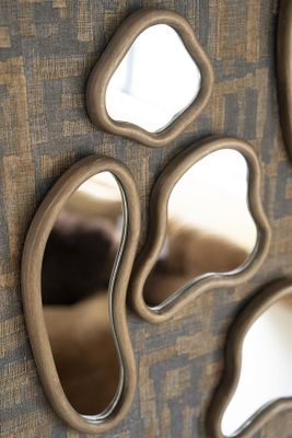 By Boo Akiro Brun Spegelset