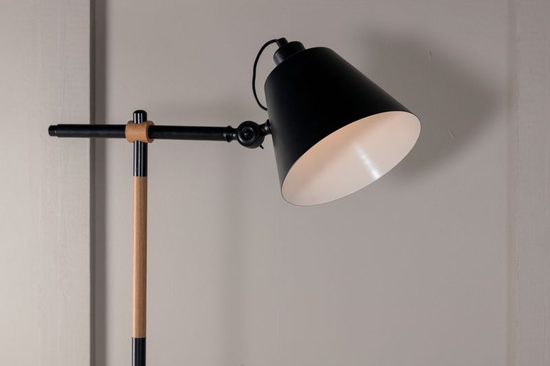 Venture Home Skott Belysning – Svart Lampa med Trädetaljer