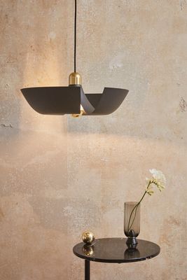 AYTM Castellum Sidobord Svart, Guld Ø40 cm
