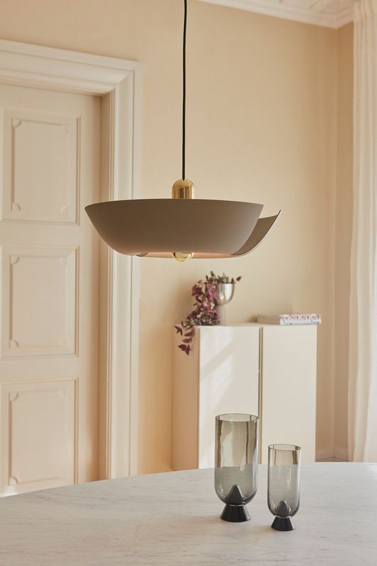 AYTM Cycnus Pendellampa Taupe, Guld Ø30 cm