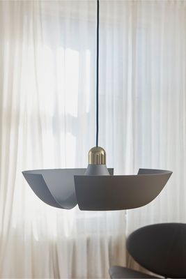 AYTM Cycnus Pendellampa Taupe, Guld Ø45 cm