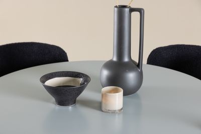 Venture Home Plaza & Modesto Runt Matbord ⌀100 Grå + 4 st Matstolar Svart