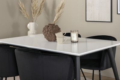 Venture Home Berit & Jimmy 4 st Matstolar Svart + Rektangulärt Matbord 150 x 90 Vit