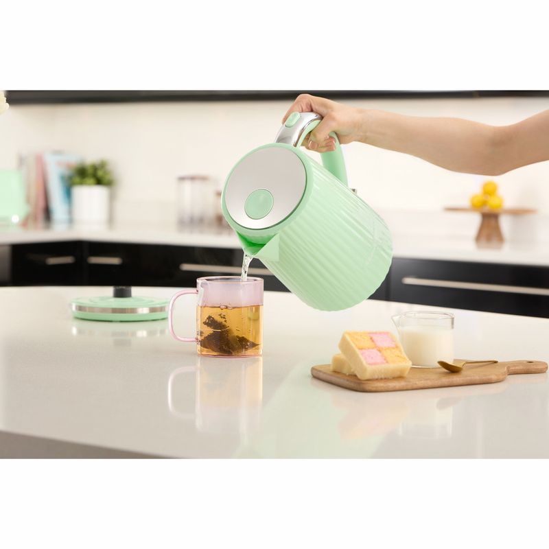 Russel Hobbs Vattenkokare  27364-70 Eden Kettle Pistachio