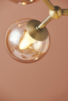 Halo Design ATOM Vertical Pendellampa Amber, Antik mässing Ø31 cm
