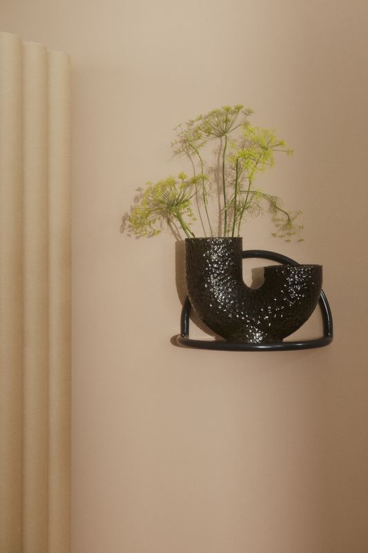 AYTM Arura Vas Svart 34x26 cm