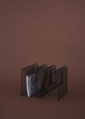 AYTM Curva magasinholder Svart 40.5x30.3 cm