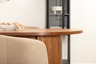 Venture Home Berit & Bianca 4 st Matstolar Beige + Ovalt Matbord 200 x 90 Valnöt