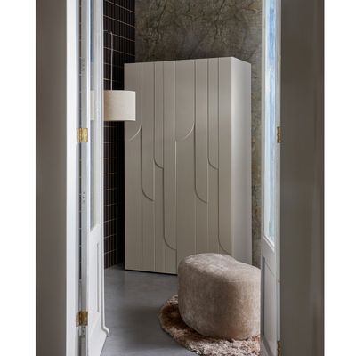 WOOOD RAIN 2-dörrars förvaringsskåp i dammfärgad furu