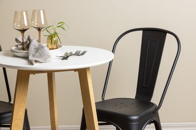Venture Home Tempe & Leonora Matstolar 2 st Svart + Runt Matbord ⌀65 Vit