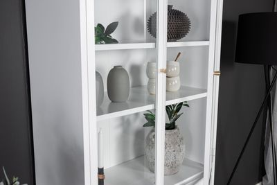 Venture Home Bakal Vitrinskåp i Vit Stål och Glas