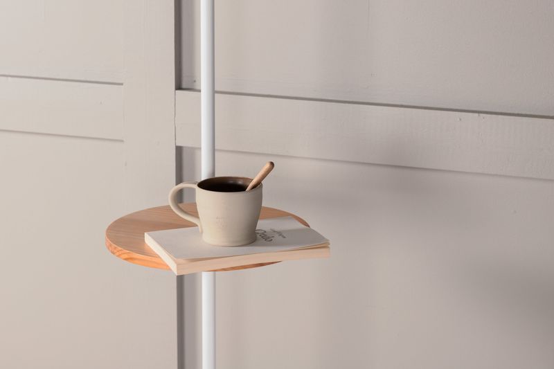 Venture Home Hattman Golvlampa med Avlastningsyta