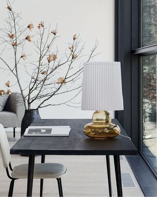 House Doctor Ribe Bordslampa med Amber Bas