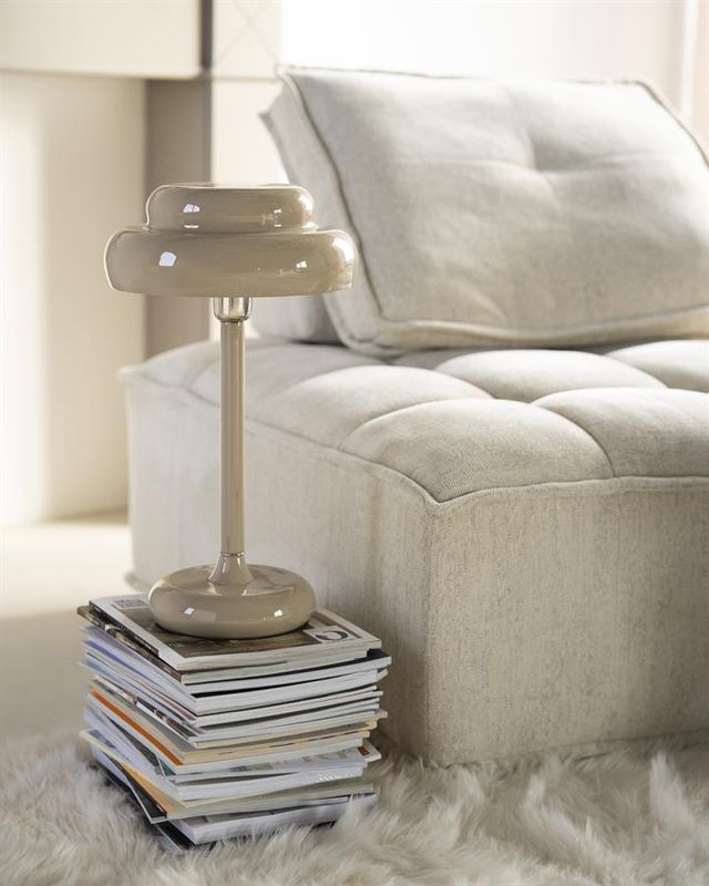 By Boo Pomm - Beige Bordslampa