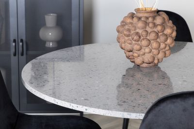 Venture Home Razzia & Polar Runt Matbord ⌀106 Grå + 4 st Matstolar Svart