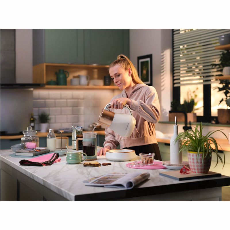 Russel Hobbs Vattenkokare  27450-70 Calm Kettle  1,7l  2400W  Tyst Kokning