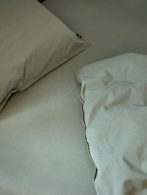 Høie Frøya dra på lakan dämpad grön 90x200/25 cm
