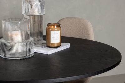 Venture Home Bootcut & Polar Runt Matbord ⌀110 Svart + 4 st Matstolar Beige