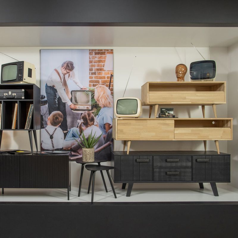 WOOOD Tygo TV-bänk 150 cm Ek med Retroben