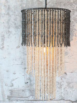 Chiq Antique Ljuskrona med träpärlor