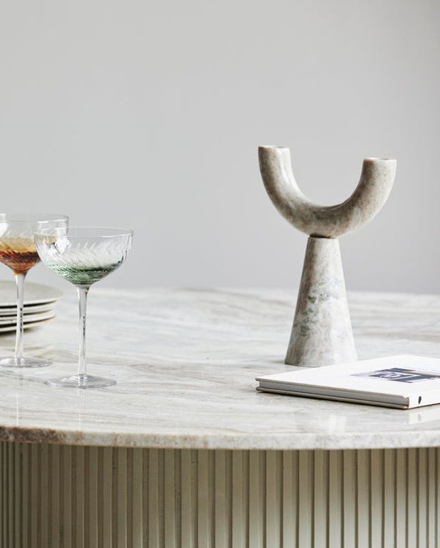 Nordal RIF ljusstake i ljusbrun marmor för 2 ljus