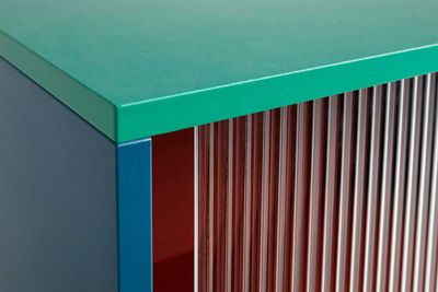 HAY Colour Cabinet vitrinskåp med glasdörrar Multi, 130 cm