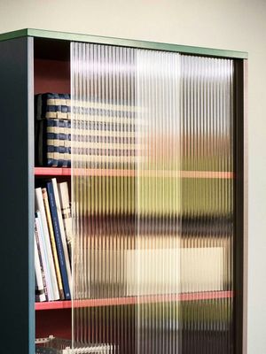 HAY Colour Cabinet vitrinskåp med glasdörrar Multi, 130 cm