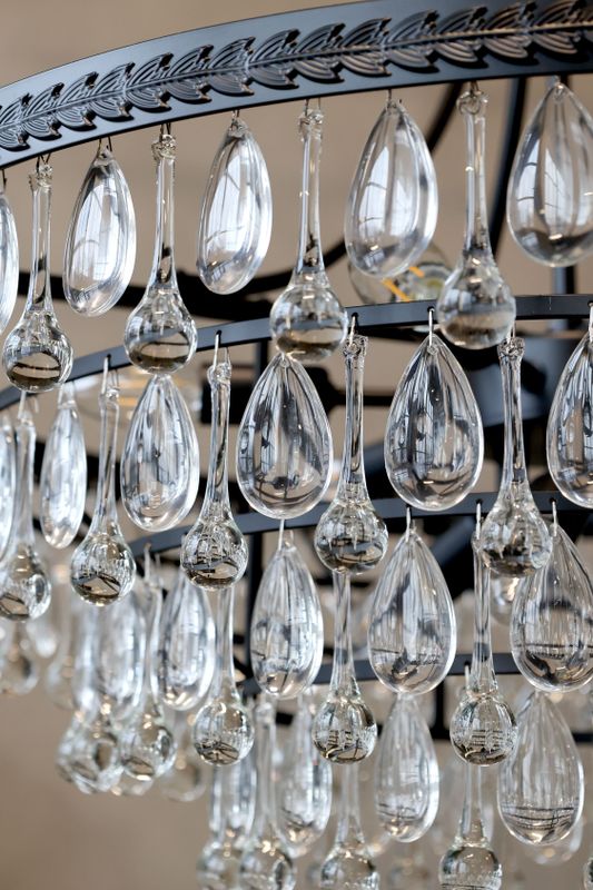 Chiq Antique Versailles Ljuskrona med droppformade glasprismor