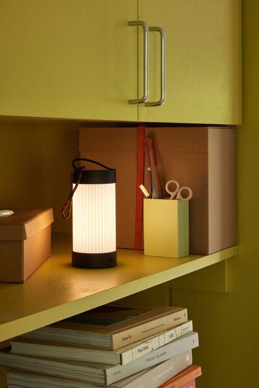 Hübsch Camp Bärbar Lampa Svart