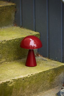 Hübsch Mush Bärbar Lampa Röd