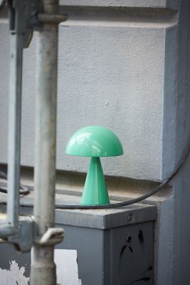 Hübsch Mush Bärbar Lampa Grön