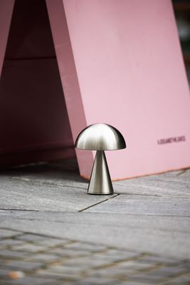 Hübsch Mush Bärbar Lampa Nickel