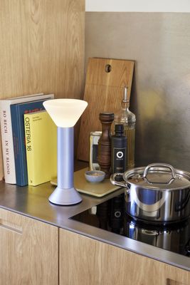 Hübsch Flash Bärbar Lampa Metallisk Lila