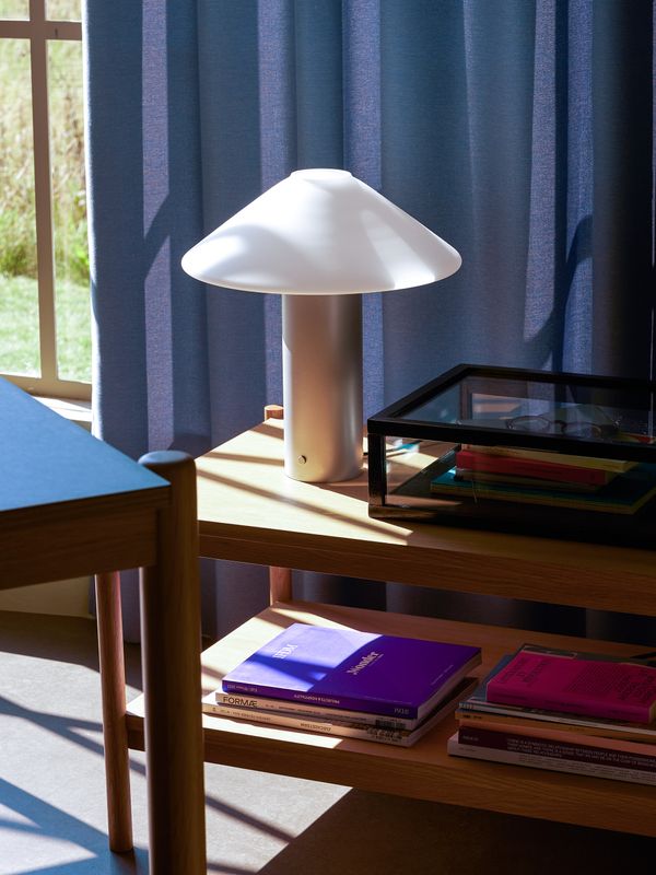 Hübsch Orbit Bordslampa Metallisk silver