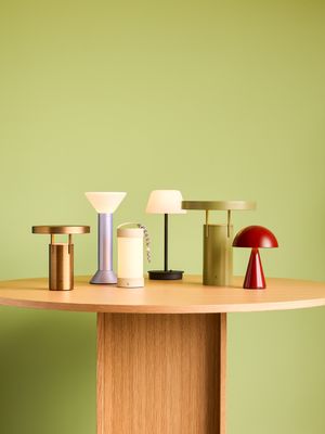 Hübsch Salon Bärbar Lampa Svart