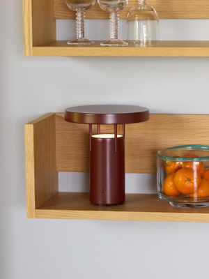 Hübsch BringMe Bärbar Lampa Mini Metallisk Vinröd