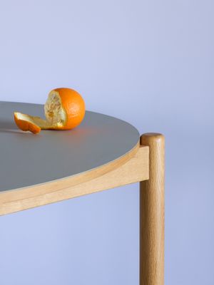 Hübsch Oblique Matbord Runt Grått