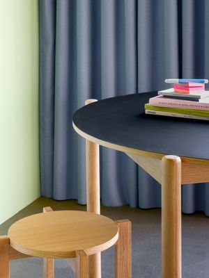 Hübsch Oblique Matbord Runt Svart