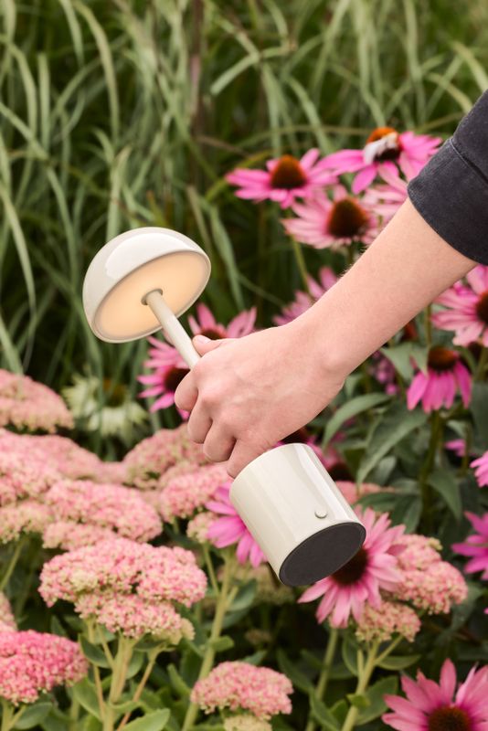 Hübsch Taten Bärbar Lampa Sand