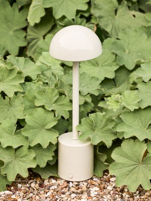 Hübsch Taten Bärbar Lampa Sand