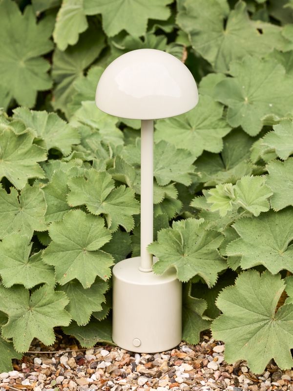 Hübsch Taten Bärbar Lampa Sand