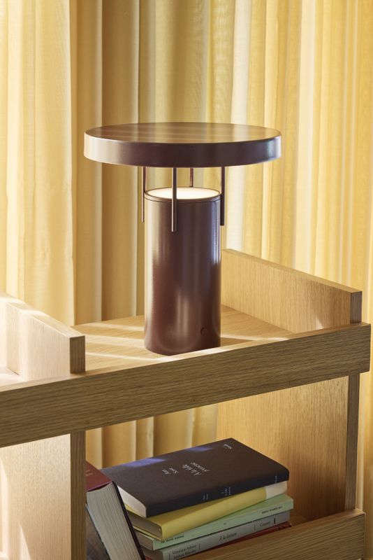 Hübsch BringMe Bärbar Lampa Metallisk Vinröd