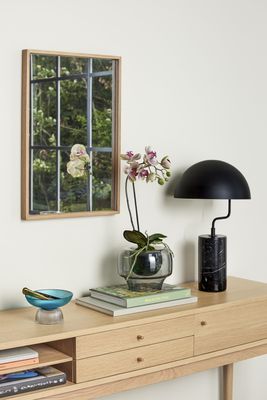 Hübsch Poise Bordslampa Svart