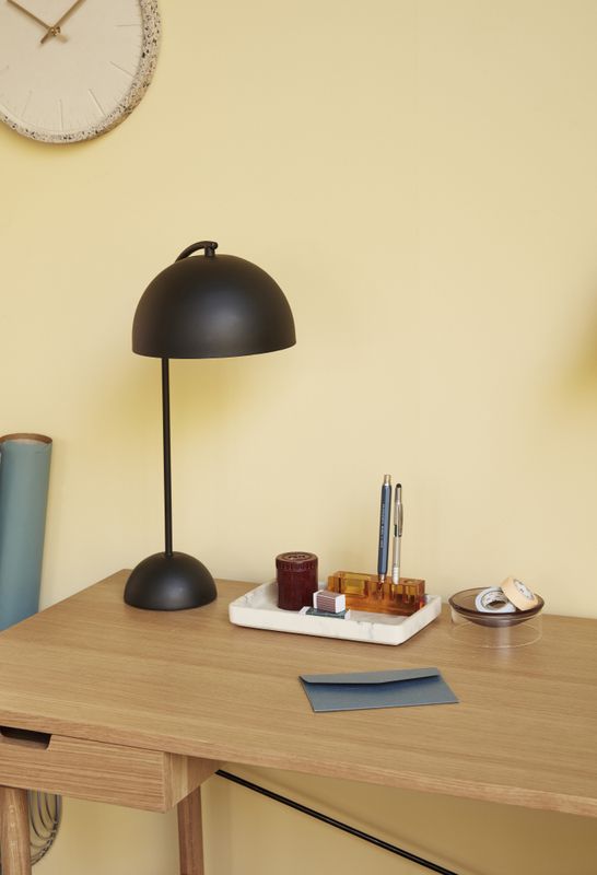 Hübsch Form Bordslampa Svart
