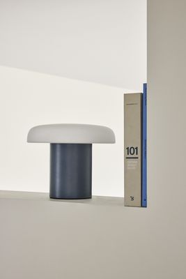 Hübsch Ateliers Bordslampa Mörkblå/Vit