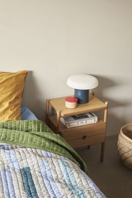 Hübsch Ateliers Bordslampa Mörkblå/Vit