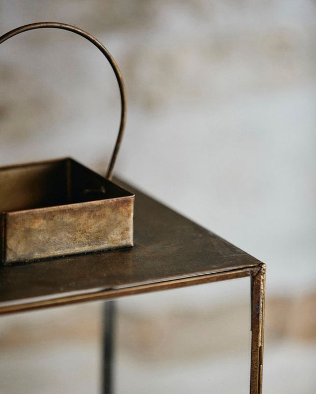 Nordal ANTIQUE Lykta med platt topp, L - gyllene yta